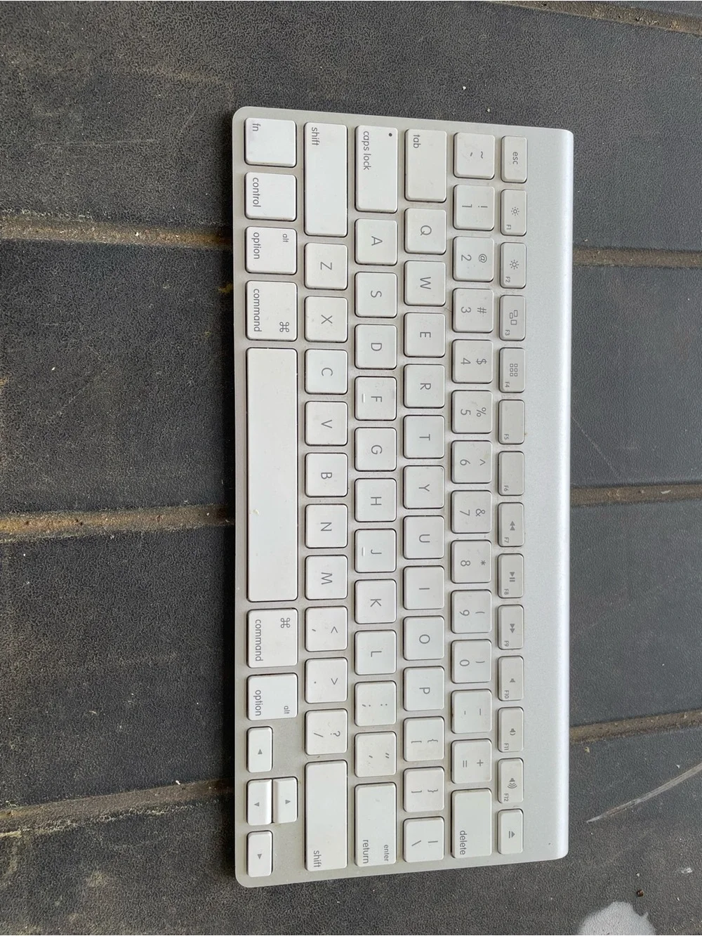 Apple Compact Bluetooth Keyboard – Silver and White